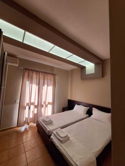 Danis Hotel, Golem, Albania