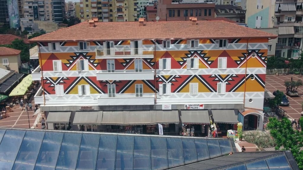 Bazaar Hotel, Albania