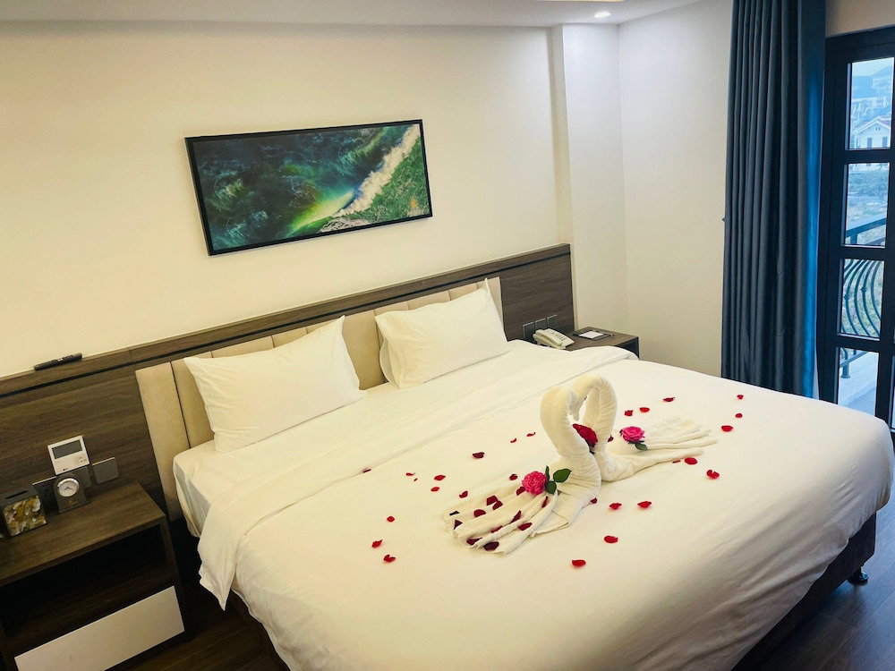 Luxury Phoenix Hotel, Vietnam