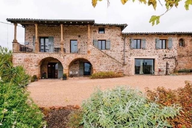 Hotel · Au Petit Bonheur chez Bambina, Leynes