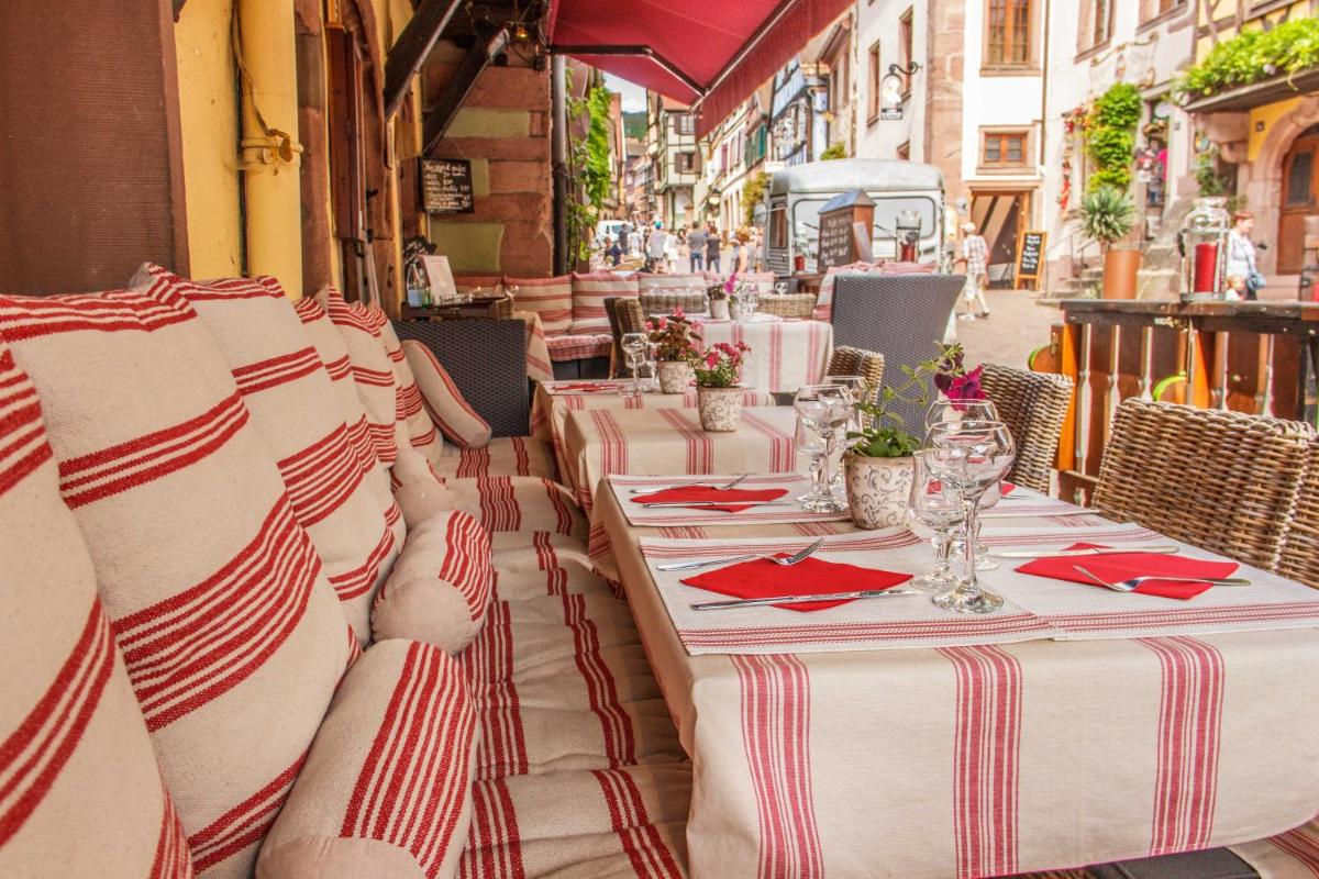 Hotel Au Cerf, France