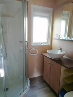 Camping L'oasis Du Berry - chalets climatisés, Saint-Gaultier, France