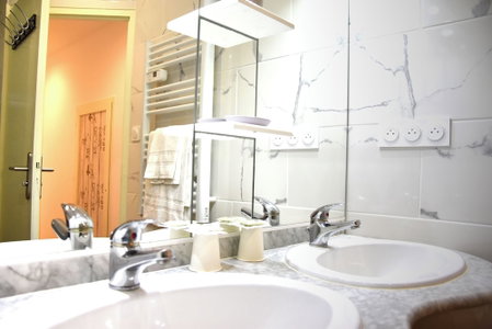 Hôtel Bagatelle Paris Nord Roissy CDG, Goussainville, France