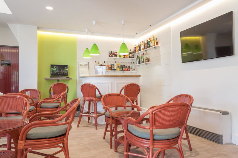 LOGIS Hotel l'Escargotière Dijon Sud - Chenove, Chenôve, France