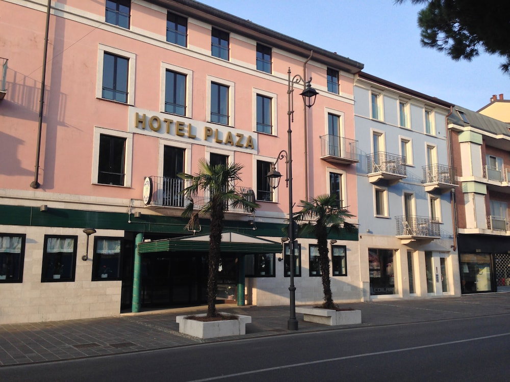 Plaza, Italy
