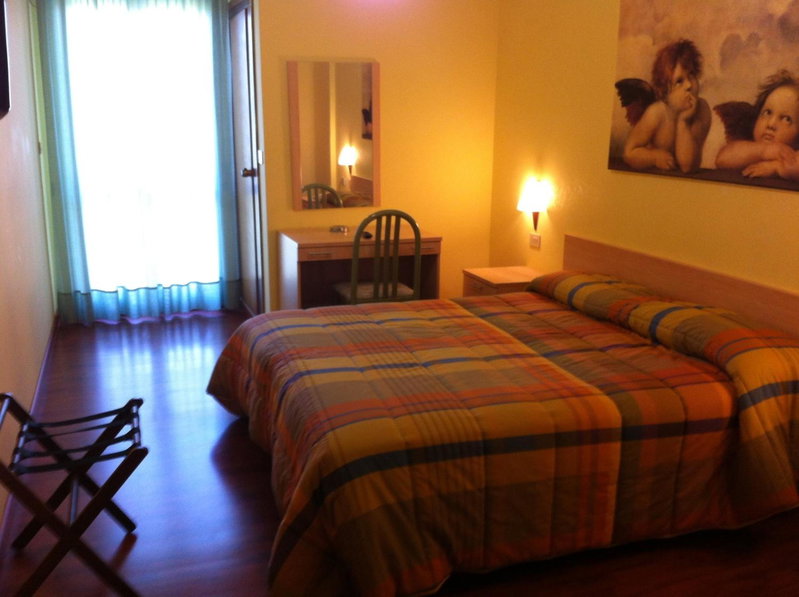 Hotel Atleti - RICARICA AUTO ELETTRICHE -, Foggia, Italy