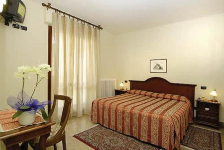 Hotel Il Grappolo d'Oro, Monforte d'Alba, Italy