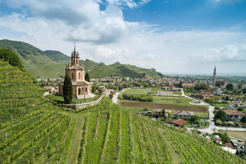 Oasi di pace nel sito UNESCO del Prosecco DOCG, Farra di Soligo, Italy