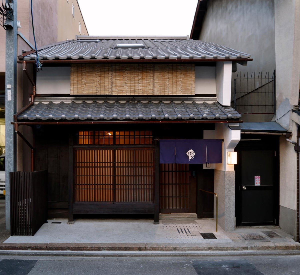 Kyo no Ondokoro Kamanza Nijo #2, Japan