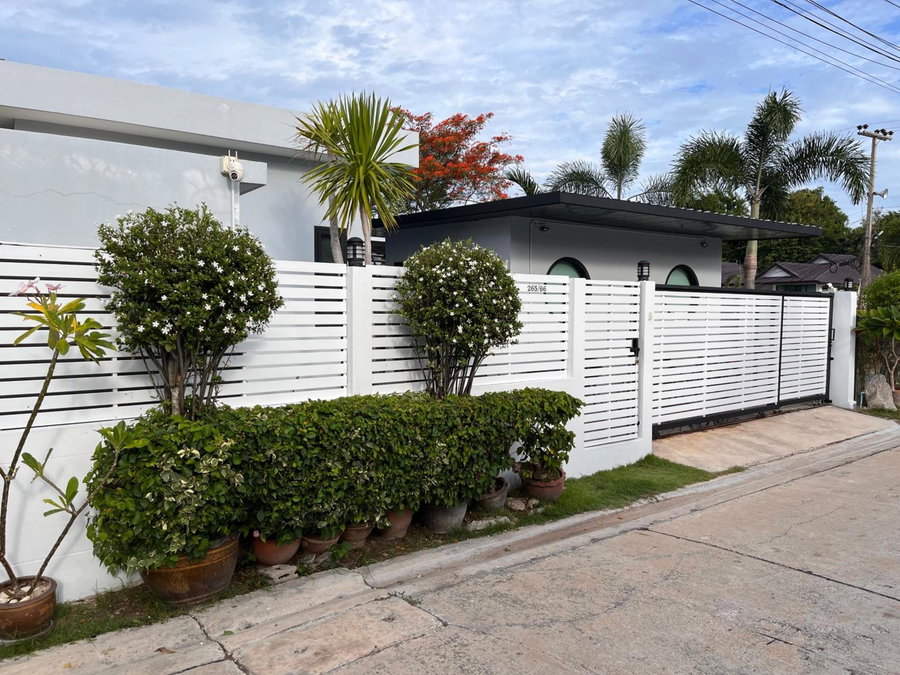 Pudpichaya Pool Villa, Ban Sahakham, Thailand