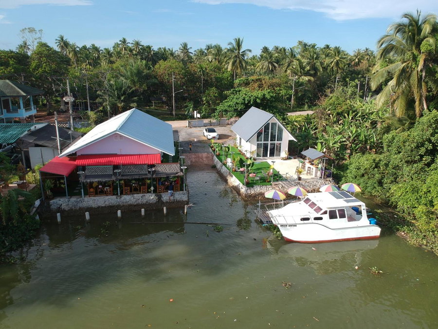 Boat house marina restaraunt and homestay, Suratthani, Thailand