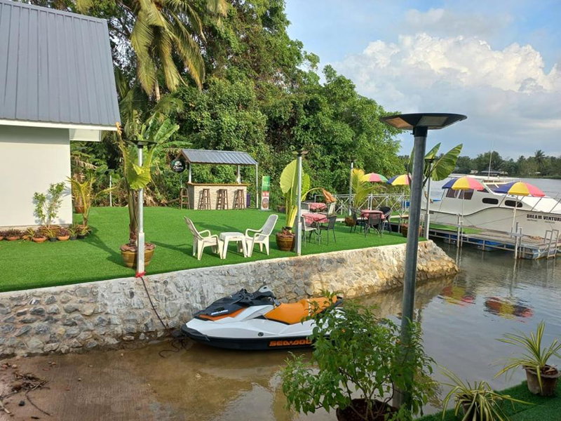 Boat house marina restaraunt and homestay, Suratthani, Thailand