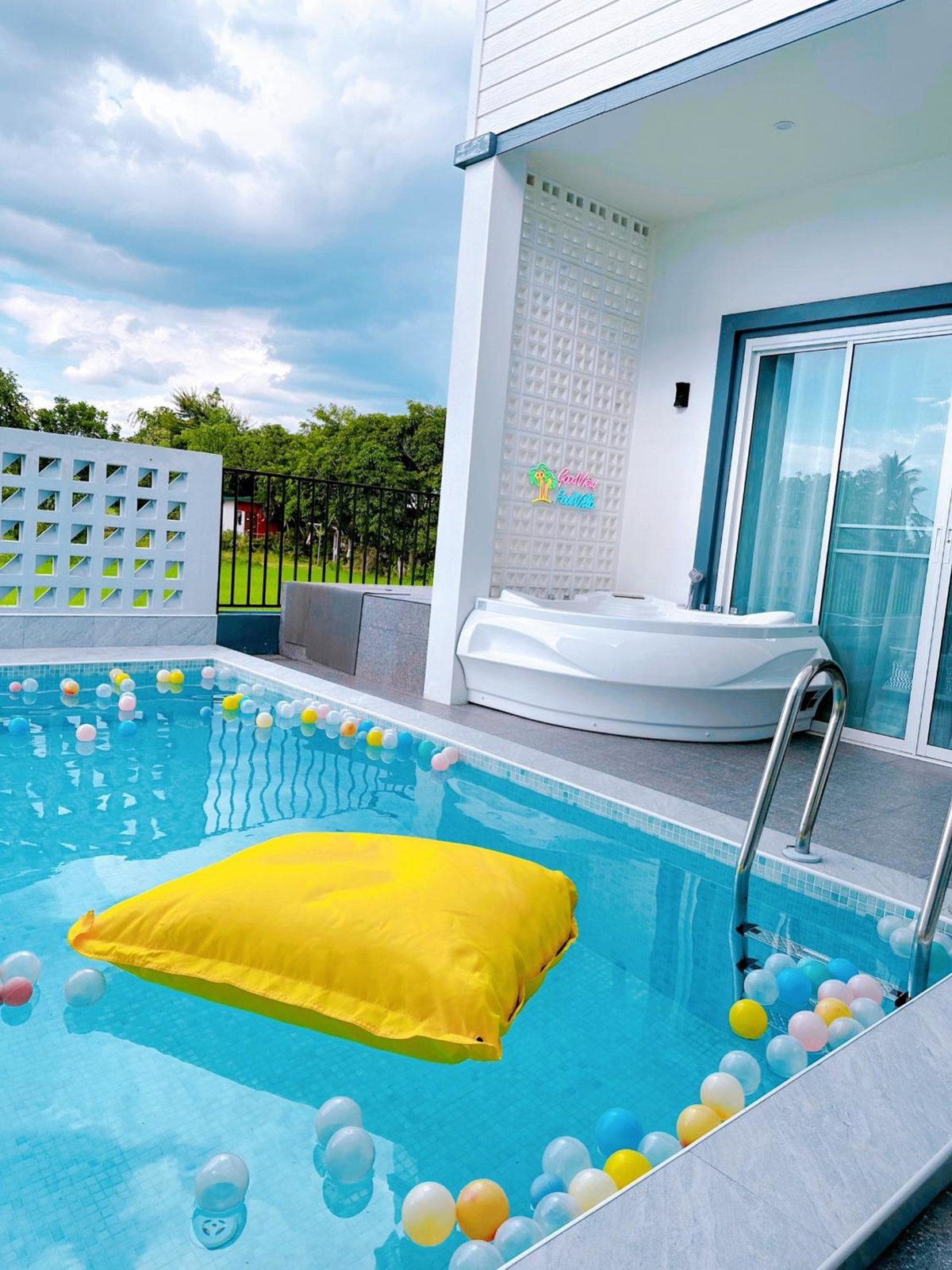 Good View Pool Villa Udonthani, Thailand