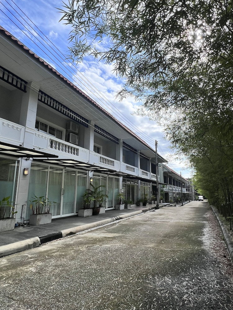 Hotel · Isara Khao Lak, Takua Pa