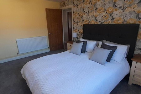 2 Bed House - Sleeps 4 - Pets - Garden - Parking, Elkesley, United Kingdom