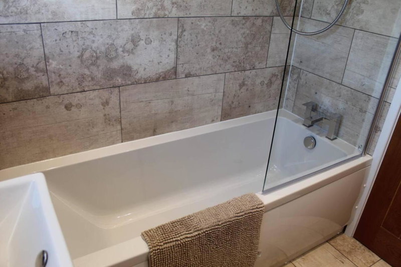 2 Bed House - Sleeps 4 - Pets - Garden - Parking, Elkesley, United Kingdom