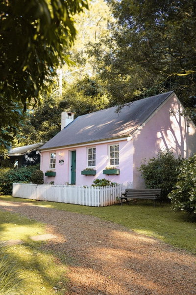 The Romantic Pink English Cottage at Tamborine Mountain, Mount Tamborine, Australia
