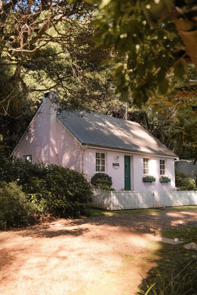 The Romantic Pink English Cottage at Tamborine Mountain, Mount Tamborine, Australia