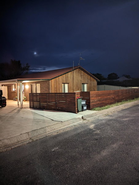 Twodogfolly at Creeklands, Armidale, Australia