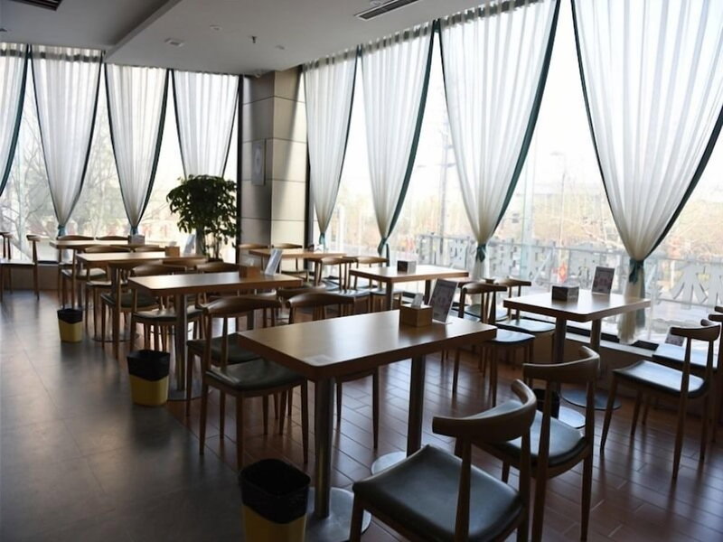 GreenTree Inn Xingtairen People St Business Hotel, Xingtai, China