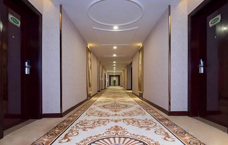 Vienna Hotel (Shenzhen Bao'an Centre Liutang Metro Station), Shenzhen, China