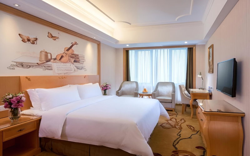 Vienna Hotel (Shenzhen Bao'an Centre Liutang Metro Station), Shenzhen, China