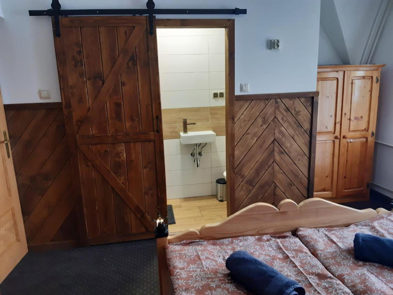 Na wierchu, Ząb, Poland