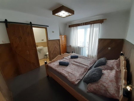 Na wierchu, Ząb, Poland