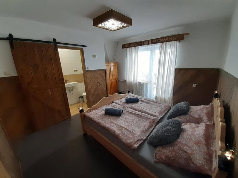 Na wierchu, Ząb, Poland