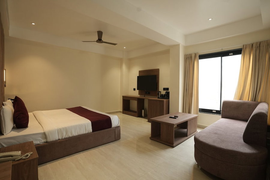 Hotel SS4 Crystals, Lucknow, India