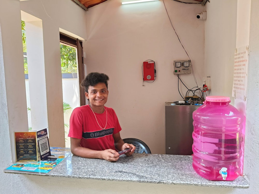 Shellys Hideout Inn, India