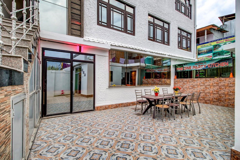 Hotel Royal Hameed, Srinagar, India