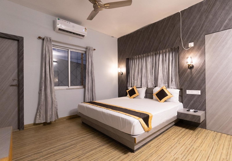 The Lake Palm Hotel, Kolkata, India
