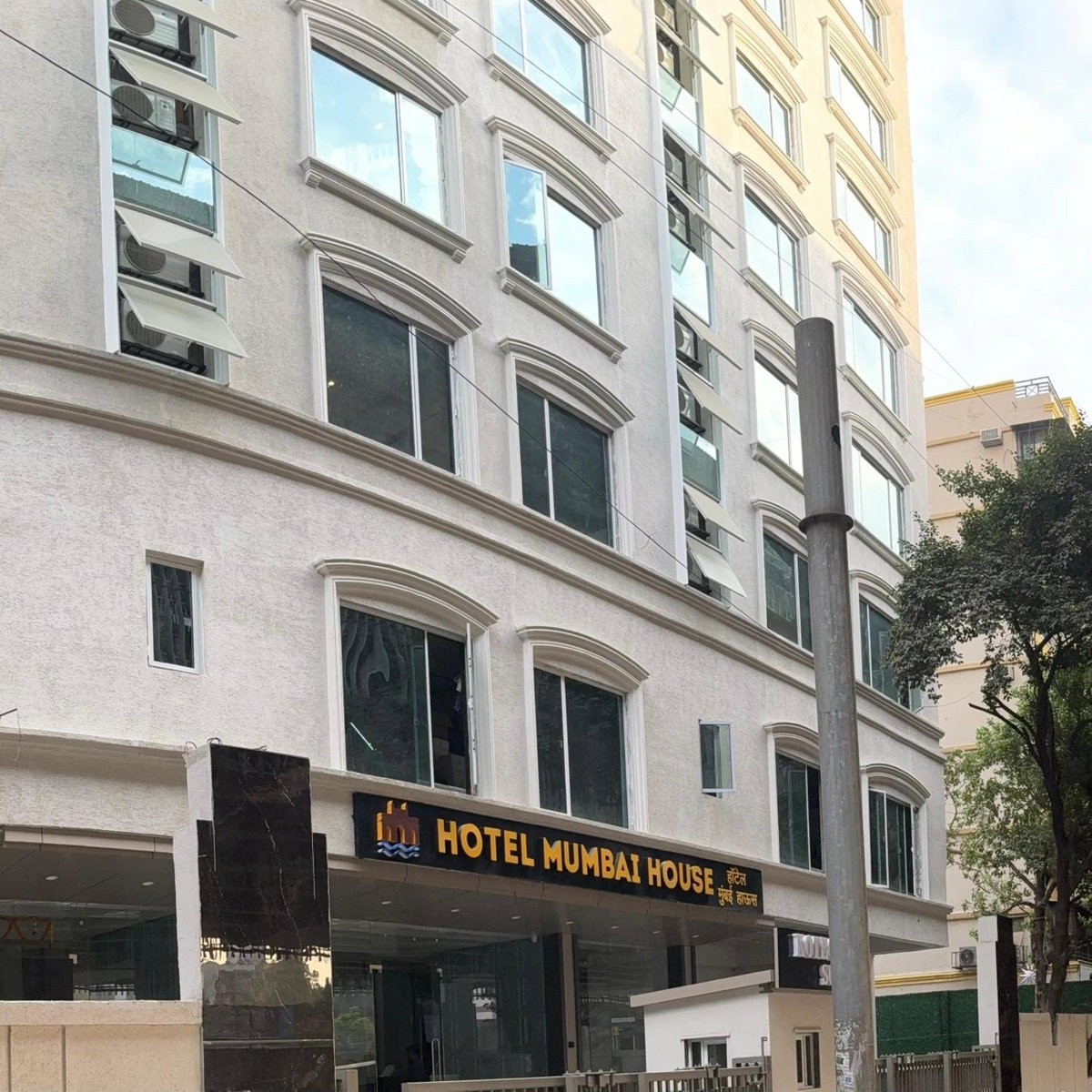 Hotel Mumbai House, Valnai Malad, India