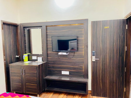 Hotel Kabir Residency-4 MIN WALK TO GOLDEN TEMPLE, Amritsar, India