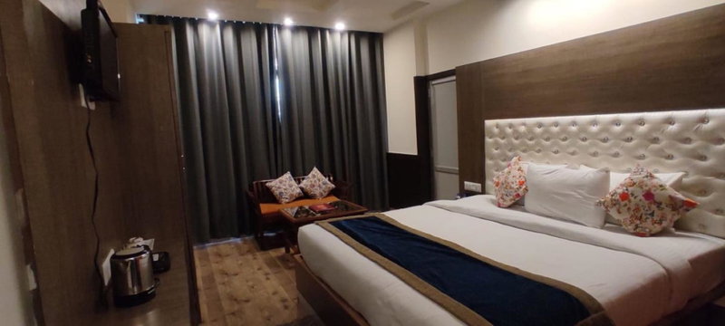 Hotel Bob's N Barley Luxury Room Best Hotel in McLeod Ganj, Dharamshala, India
