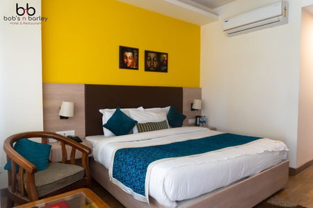 Hotel Bob's N Barley Luxury Room Best Hotel in McLeod Ganj, Dharamshala, India