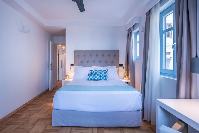 Shapes Luxury Suites, Syros, Greece