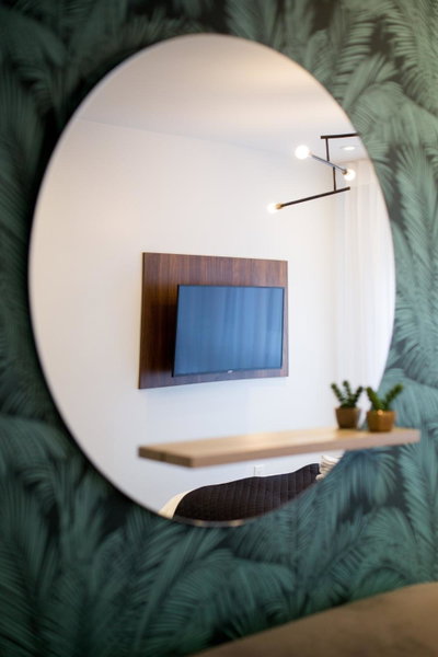 Studio Palms Steps from JeanTalon Market Full Bath by Den Stays, Montréal, Canada