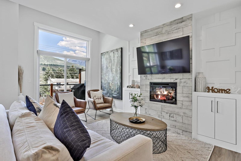The Alpine Escape by Samsara Resort Top View Downtown 4BR & 3BTH, Canmore, Canada
