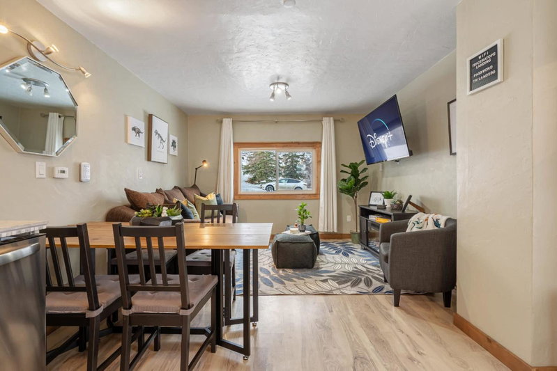 Triceratops Landing I Fire Place I Games I Netflix, Drumheller, Canada