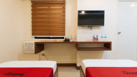 RedDoorz Plus near Uptown BGC Mall, Manila, Philippines