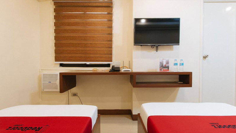 RedDoorz Plus near Uptown BGC Mall, Manila, Philippines