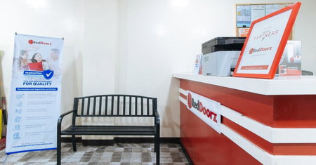 RedDoorz Plus near Uptown BGC Mall, Manila, Philippines