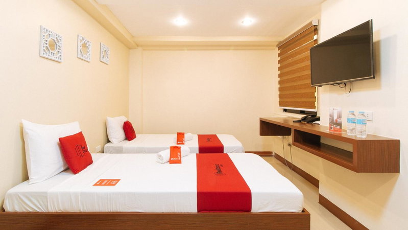 RedDoorz Plus near Uptown BGC Mall, Manila, Philippines