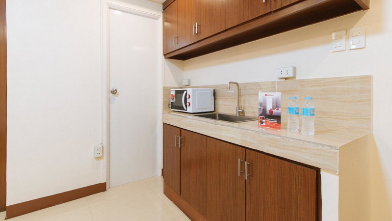 RedDoorz Plus near Uptown BGC Mall, Manila, Philippines