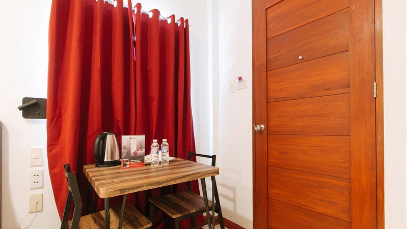 RedDoorz near Mercado del Lago, Manila, Philippines