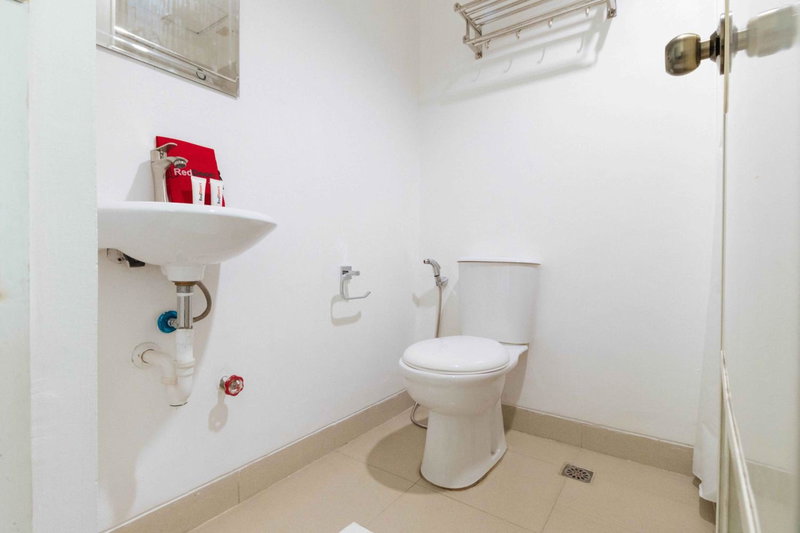 RedDoorz Plus at Banawe Quezon City, Manila, Philippines