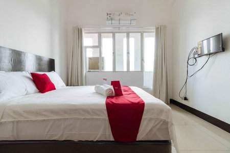 RedDoorz Plus at Banawe Quezon City, Manila, Philippines