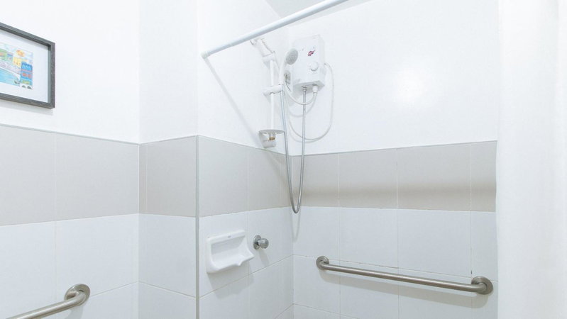 RedDoorz @ Melbourne Suites Makati, Manila, Philippines